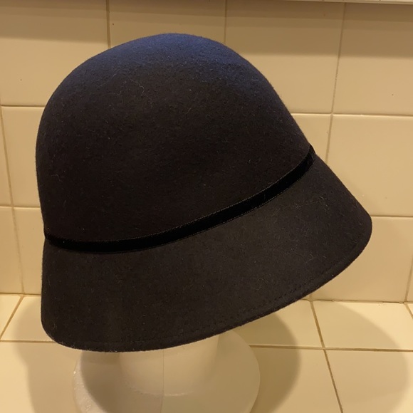 Gymboree bell style wool hat - Picture 2 of 9